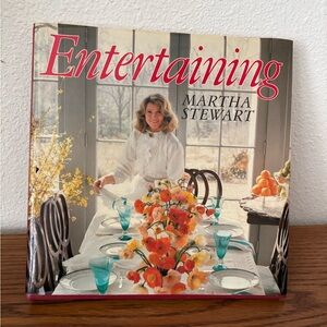 Martha Stewart 'book Entertaining' Hardback with dustcover